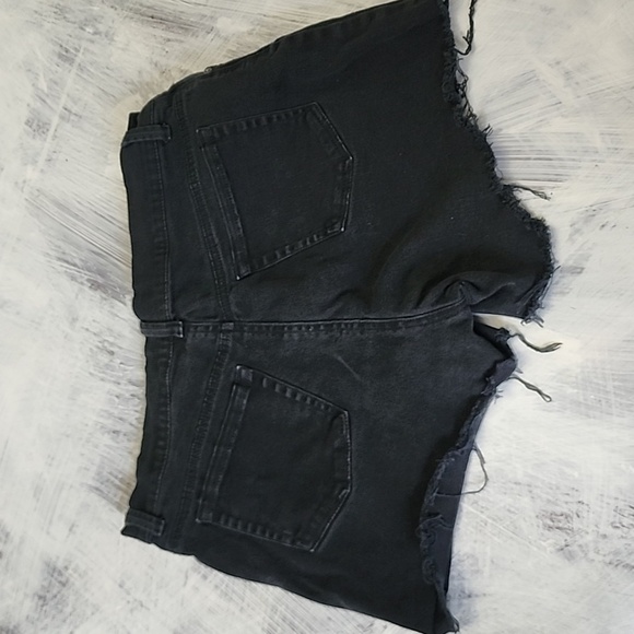 Vintage Gloria Vanderbilt Size 14P Women's Black Distressed Cut off Shorts - Picture 3 of 7